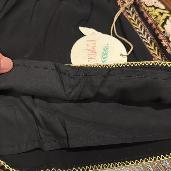 **NWT** Humming Bird Embroidered Short - Picture 5 of 5